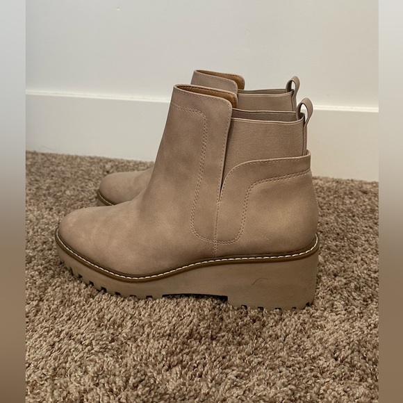 DV by Dolce Vita | Stone Rielle Chelsea Boot - Picture 2 of 4